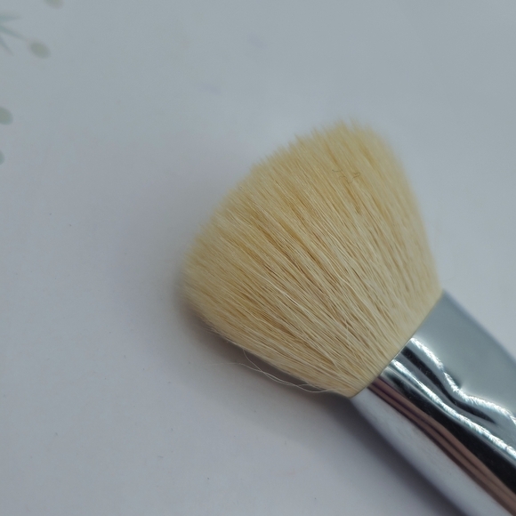 COVER FX 160 Cream Foundation Brush - Picture 4 of 5